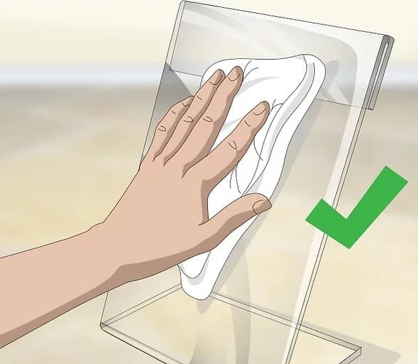 Come-pulire-espositore-plexiglass.jpg